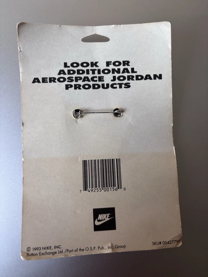 Pin vintage 1993 Nike Michael Jordan Aeroespacial Looney Tunes Bugs Bunny Foto 3 de 4