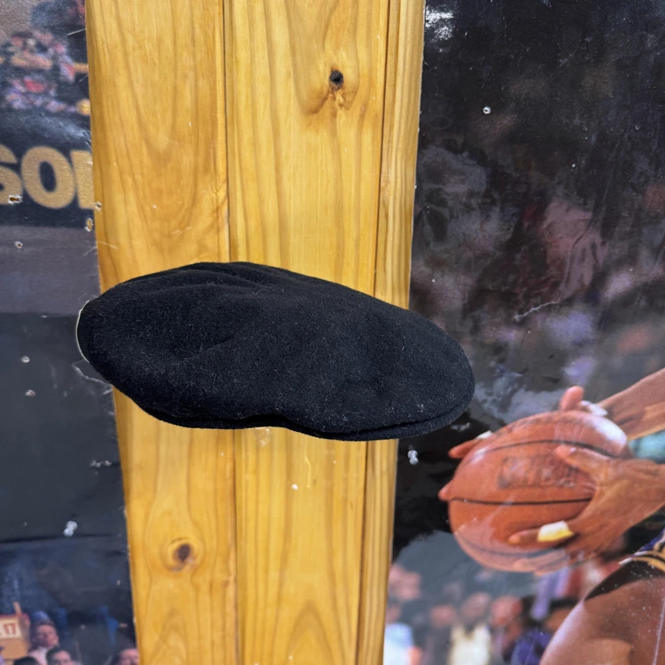 Sombrero Kangol Boina Ajustado Para Hombre Negro Lana Canguro Logo Hecho en Gran Bretaña Foto 2 de 4