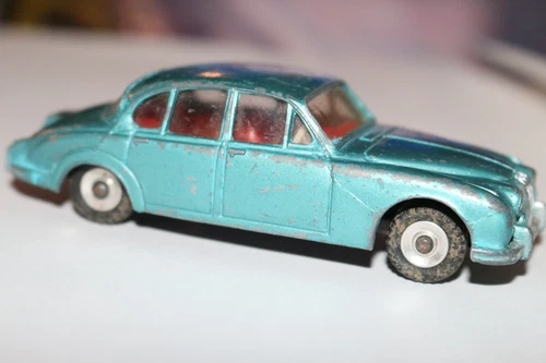 SCARCE VTG 1960s DINKY No 146 DAIMLER 2.5 LITRE V8.