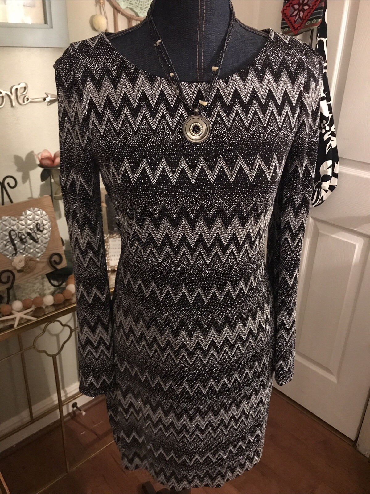 Picture 1 of 5