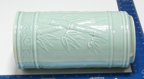 Vintage Asian Green Celadon Pottery Vase 10”—Bamboo Leaf Design - Imagen 2 de 8