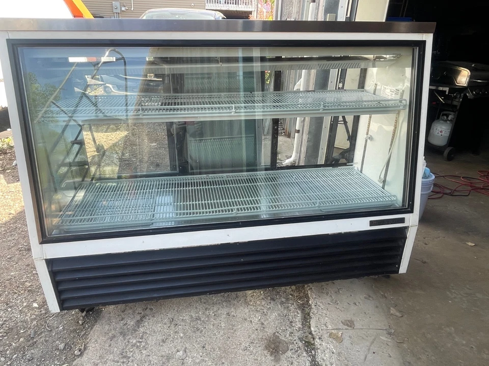 TRUE 72" Refrigerado Deli Estuche Único Trabajo True TSID-72-3 3 Puertas Correderas Foto 3 de 3