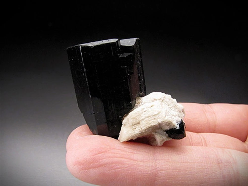 Schorl tourmaline best sale value