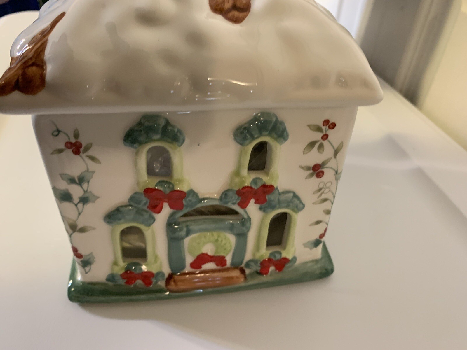 Pfaltzgraff Winterberry Sculpted Pierced Holiday Tea Light House