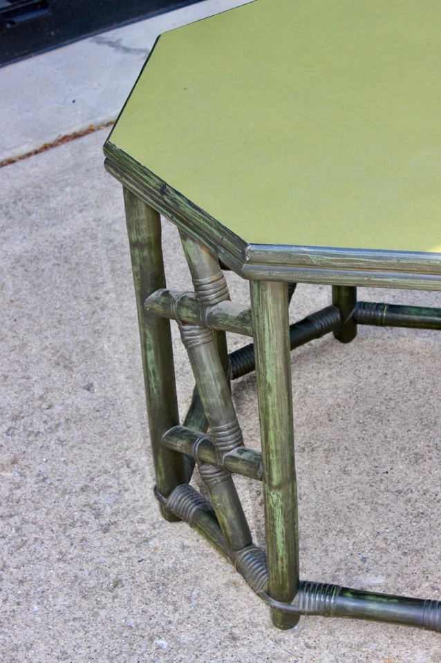 Mesa auxiliar vintage de bambú de mediados de siglo Chinoiserie calado Hollywood Regency Foto 2 de 4