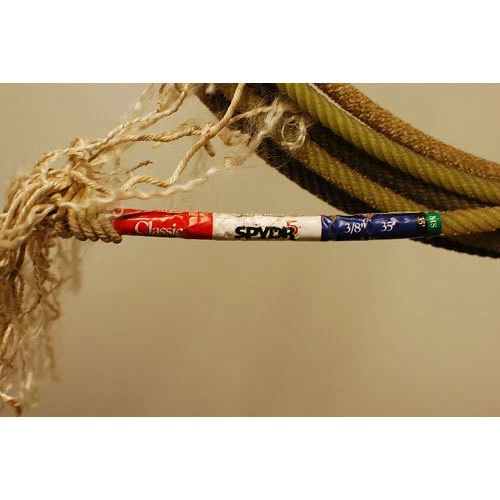 UNA cuerdas usadas del equipo Lariat buenas para decoración o práctica de cuerdas  Foto 2 de 4