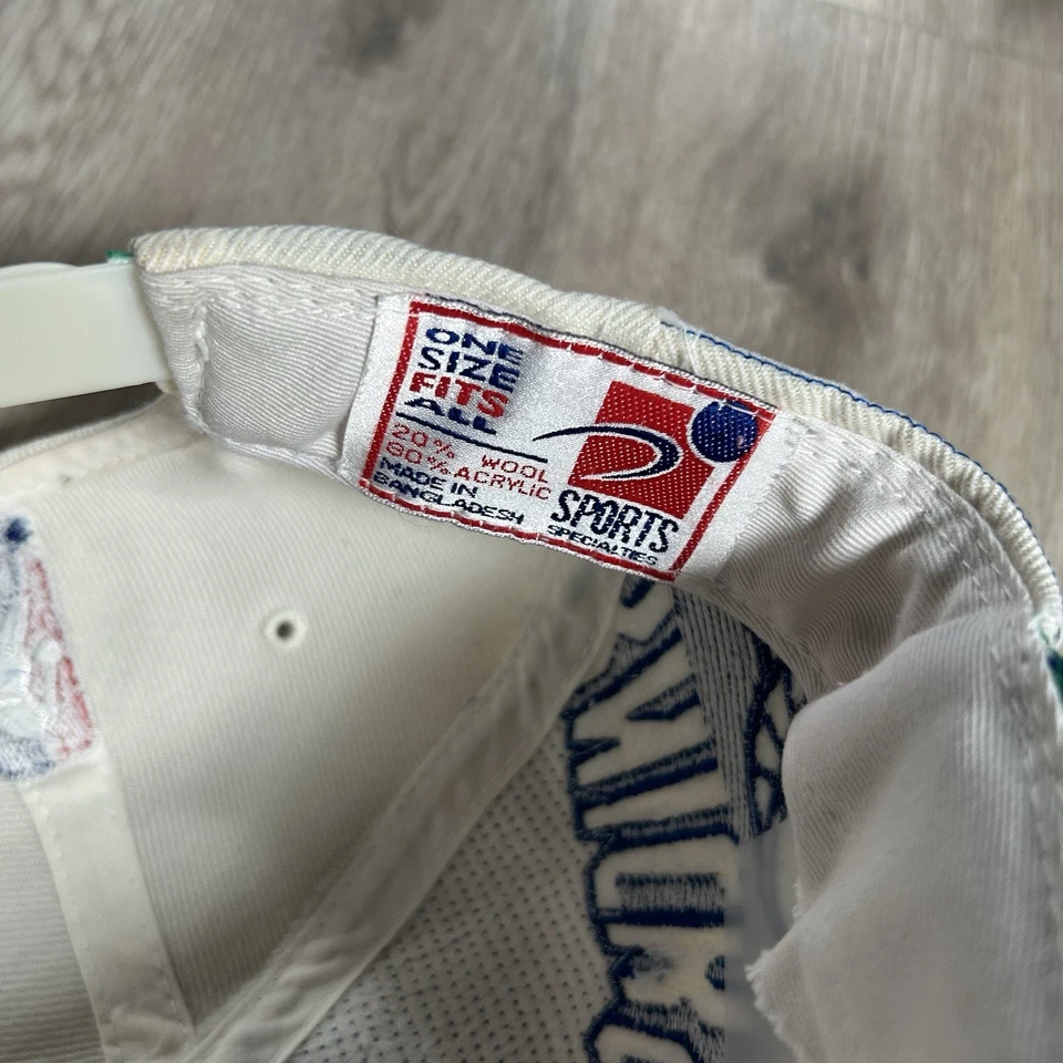 De colección Especialidades Deportivas New York Knicks Script Snapback Sombrero Blanco Lana NBA Foto 4 de 4