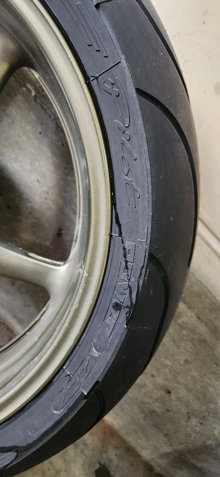 Llanta trasera Yamaha YZF R6 2008-2016 R6R dorada Michelin Pilot neumático usado Foto 4 de 4