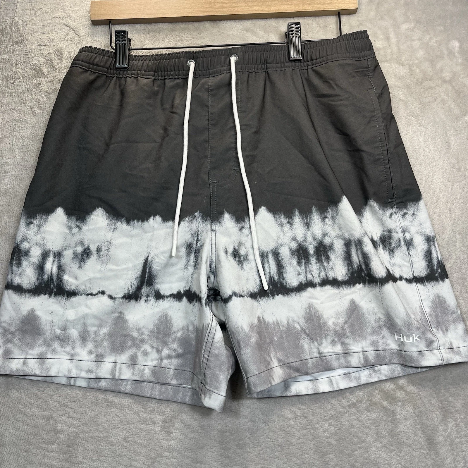 Huk Shorts Mens M Lined Black Swim Trunks Fishing Pursuit Salt Dye Volley NEW