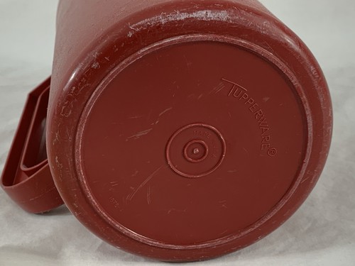 Vintage Tupperware 2-Quart Pitcher #1676 Red w/Push Button Lid - Picture 14 of 17
