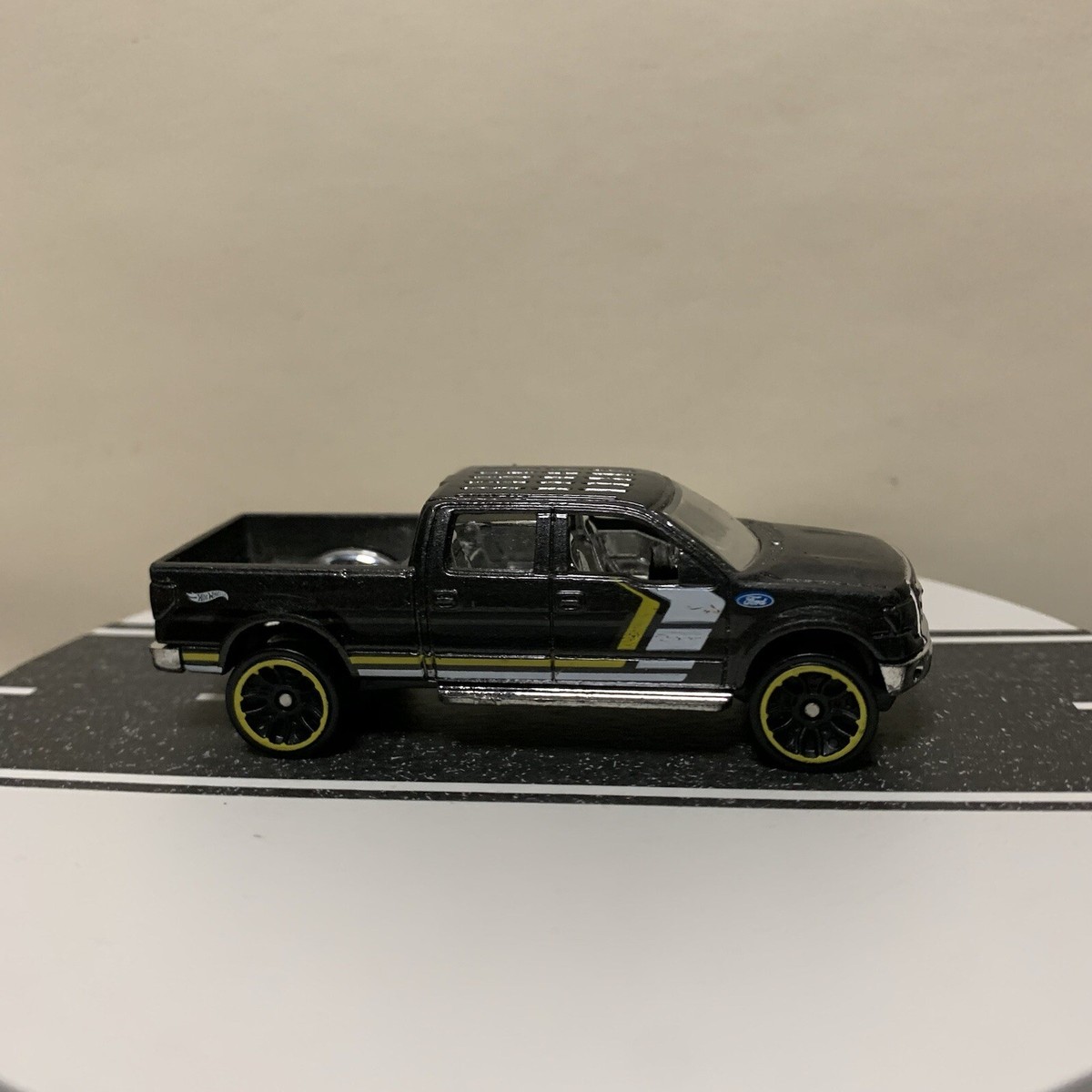 Hot Wheels トヨタ ブラック ミニカー 2019 Hot Wheels Hot Trucks 2009 Ford F-150 Pickup Black