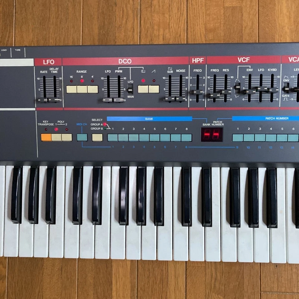 Roland JUNO-106 61-Keys 6 Voice Programmable Polyphonic Synthesizer - Image 3 of 4