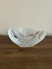 VINTAGE LALIQUE FRANCE CRYSTAL COMPIEGNE JARDINERIE FROSTED OAK LEAF BOWL