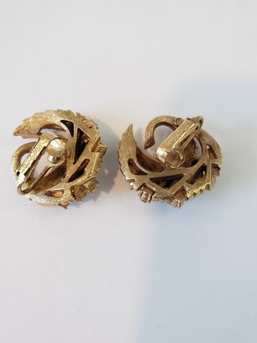 Vintage signierte Coro Ohrclips grüne Strasssteine strukturiert goldfarben - Bild 4 von 10