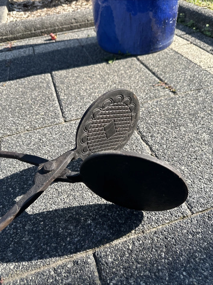 Antikes Waffeleisen aus Eisen - Bild 2 von 4