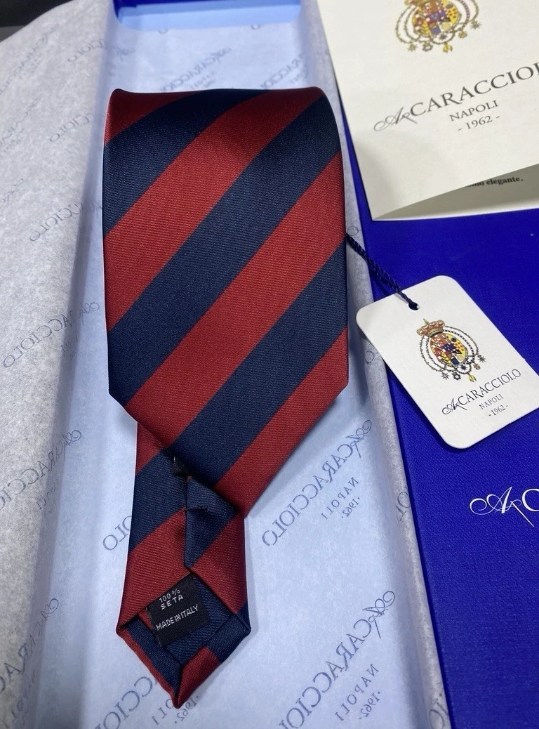 Cravatta Regimental In Pura Seta Made In Italy – Fatta A Mano, Personalizzabile Con Iniziali Ricamate - copertina