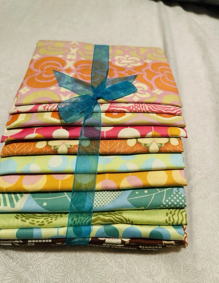 quilt kit for "Amy's Midwest Modern Quilt. fabric line by designer Amy Butler - Image 2 of 4