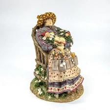 Saltbox Friends Figurine “Time in the Garden” by Deb Strain – Amcal