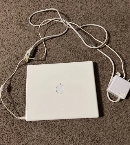 Vintage Rare Apple 2005 iBookG4 laptop - charger included. Tested and works
