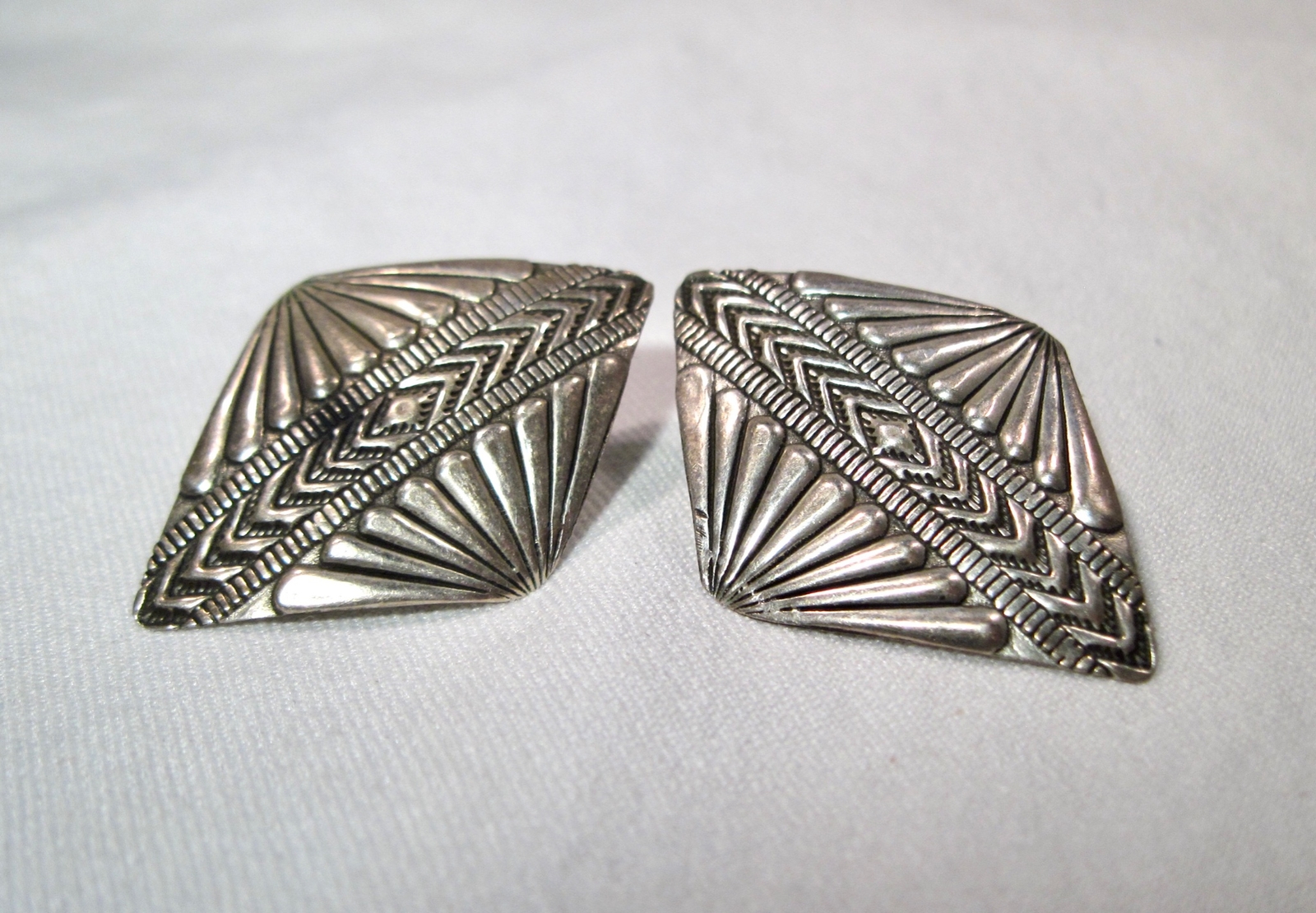 Sterling Silver Patterned Panel Earrings K413 - image 1