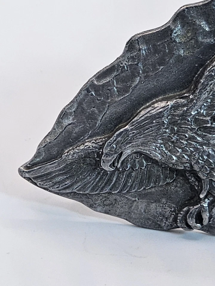 Siskiyou Buckle Co 1988 Western Punta de Flecha Águila Metal Peltre Cinturón Hebilla Z80 EE. UU. Foto 2 de 4