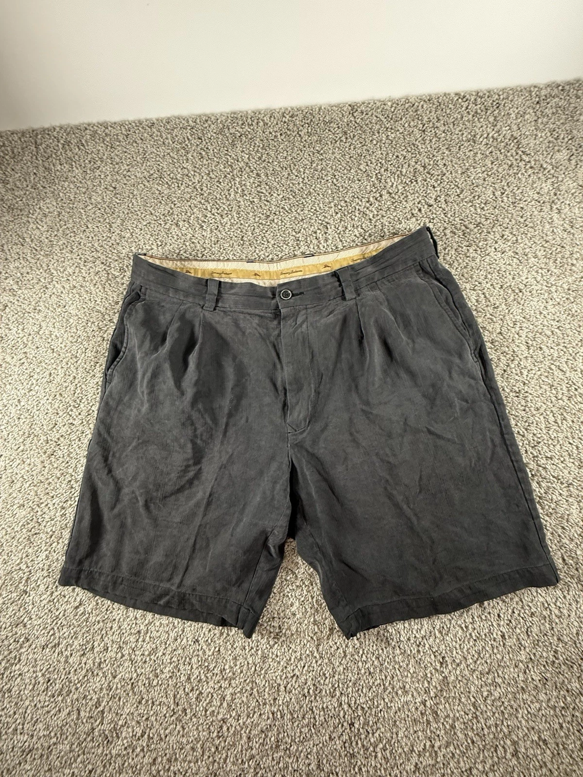 Tommy Bahama Silk Blend Shorts Mens Size 34 Black Chinos Golf Pleated