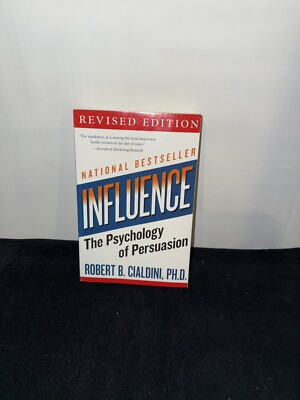 Influence: The Psychology of Persuasion Robert B Cialdini  Paperback - VERY GOOD