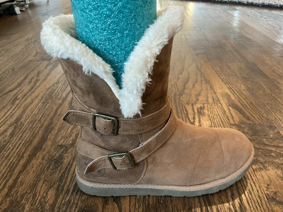 Botas de nieve de invierno de gamuza tostada Air Walk Nia con hebilla forradas de piel sintética para mujer talla 7,5 Foto 2 de 4