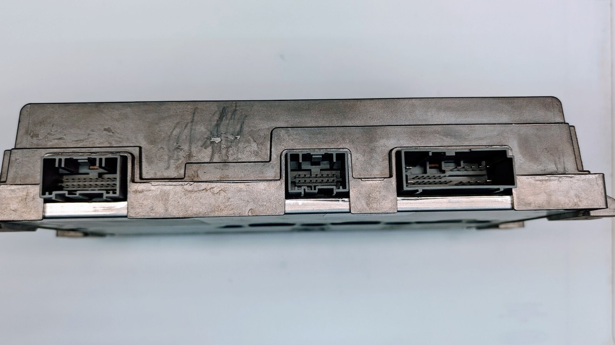 8A5T-18B849-AG Lincoln MKS MKZ 2009-2011 Lear THX amplifier