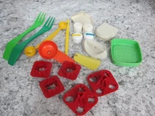 Lot of 19 Tupperware Accessories Gadgets Vintage