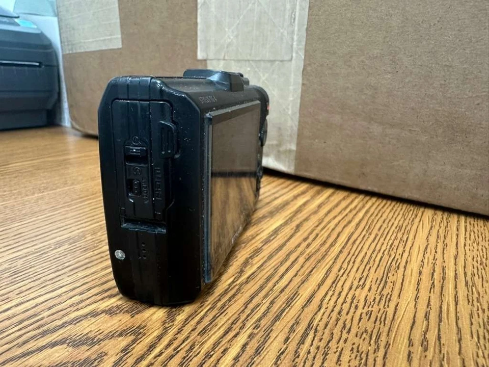 Olympus Stylus Tough TG-4 16MP Waterproof Camera Black Untested - Image 3 of 4