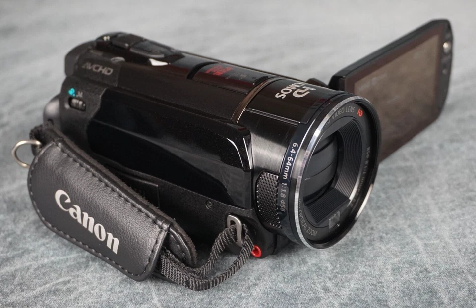 Canon VIXIA HF S21 Full HD 1080p AVCHD 64GB Flash Camcorder 10x W/ Extras Tested - Image 4 of 4