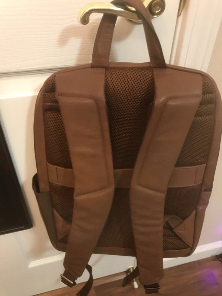 PIQUADRO Mochila de Cuero Marrón Cuero de Becerro Logo Mochila y Bolso para Laptop Foto 3 de 4