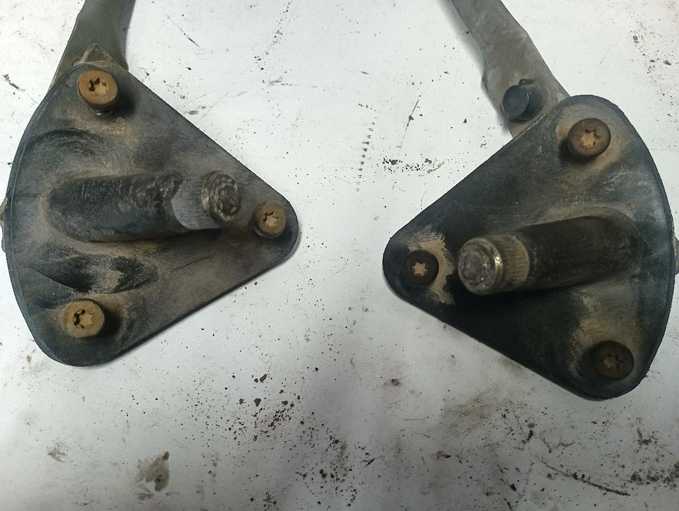 Driver Wiper Transmission from 1985 Ford F250 12168989 - Image 2 of 4