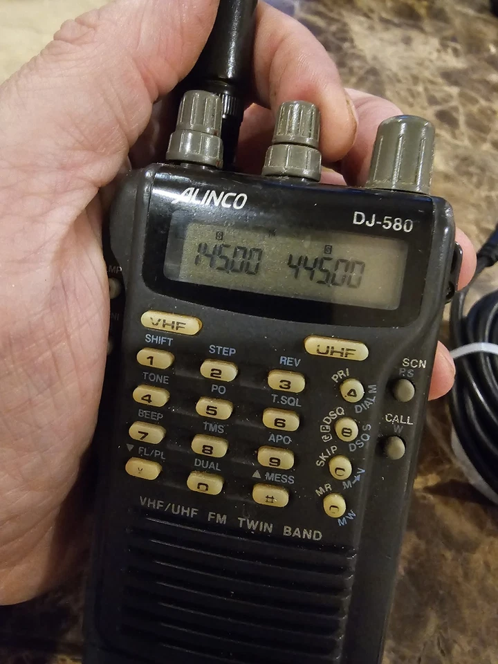 Alinco DJ-580T Dual Band VHF/UHF FM Handheld Radio HT w/2 Antennas - Image 3 of 4