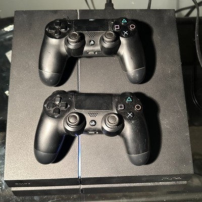 Sony PlayStation 4 PS4 500GB CUH-1215A Console 2 DualShock 4 Controllers TESTED
