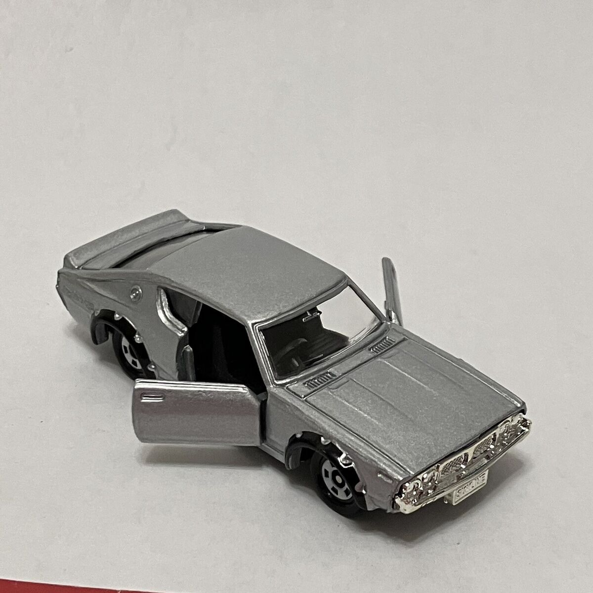Tomica Nissan Skyline 2000GT-X #82 JDM Diecast Model Japan Tomica Nissan Skyline 2000GT-X #82 JDM Diecast Model Japan