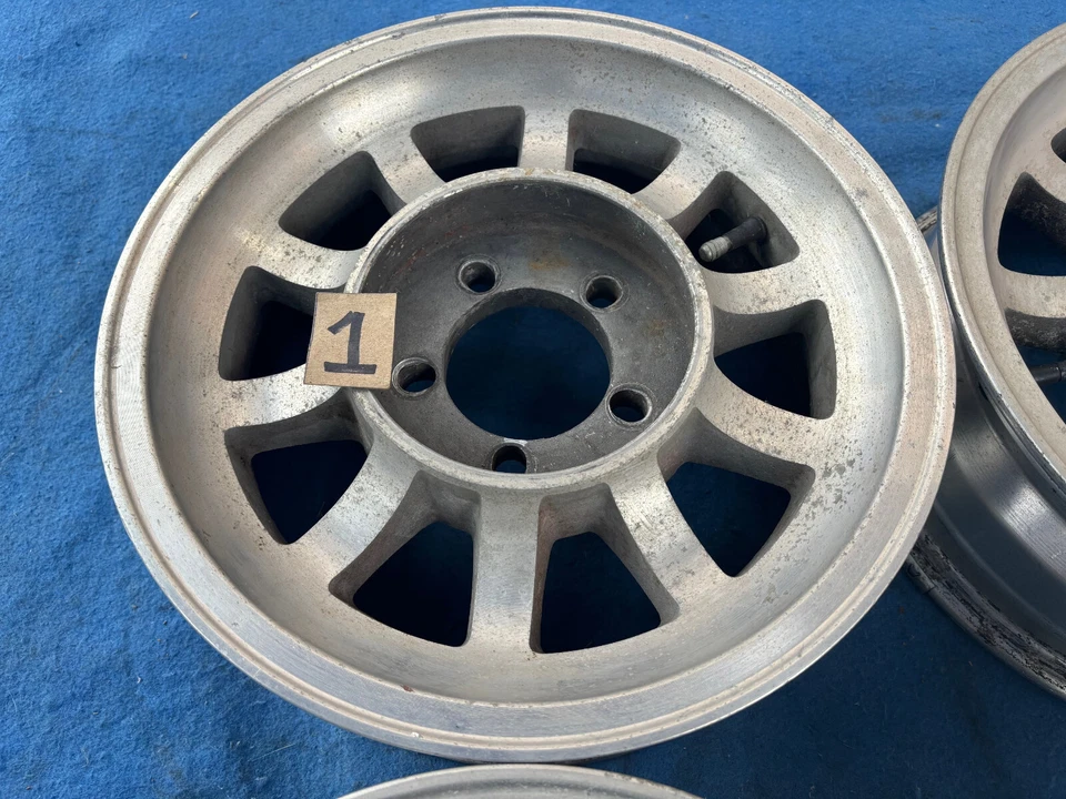 (4) 14” WESTERN BULLET WHEELS TURBINE 14X5.5 RIMS 5X4.5 5x4.75 CHEVY FORD MOPAR Foto 3 de 4