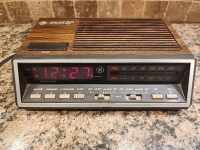 WOW! Vintage GE Model 7-4616B Two Wake Times FM/AM Alarm Clock Radio