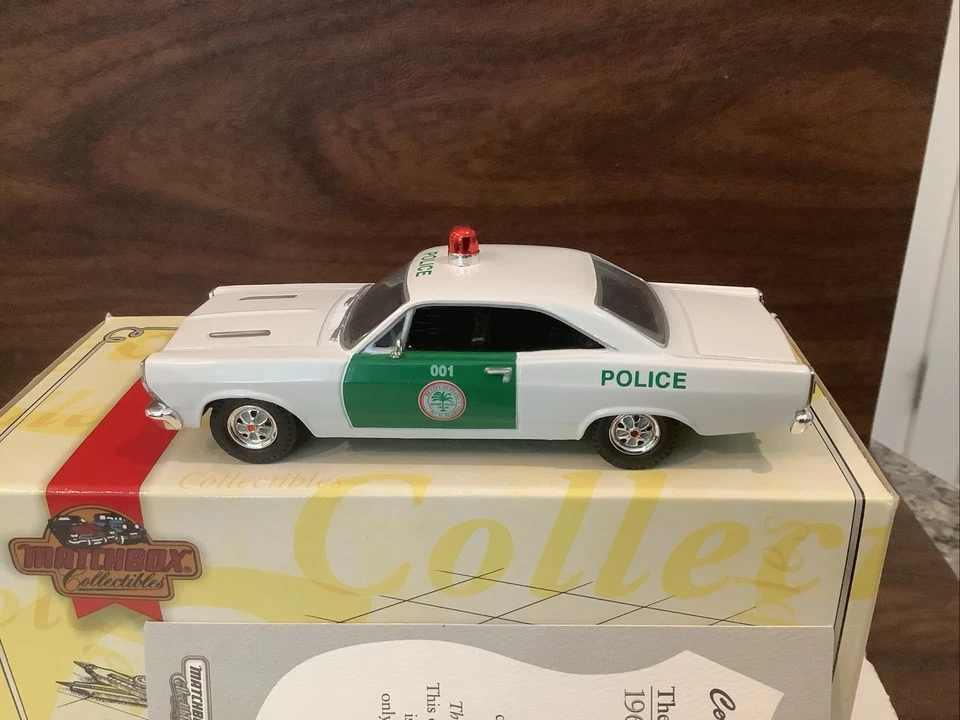 Matchbox 66 1966 Ford Fairlane The Miami Police Department Car DYM38020 1:43 - Image 2 of 4