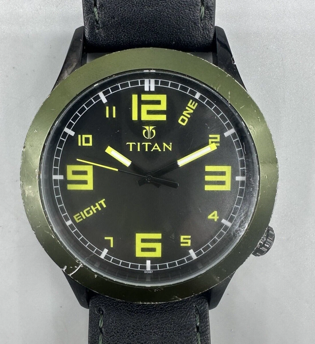 Titan Watch Men Black Round Dial Green Bezel Leather Band New Battery 9.5