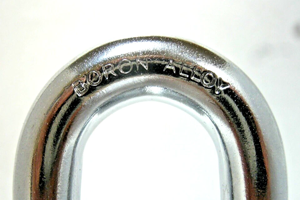 Candado Master Lock 6230KA - Grillete de 1/2" 2-9/16" Ancho del cuerpo - 2 llaves - NUEVO - TRABAJO PESADO Foto 3 de 4