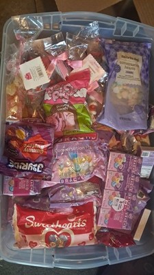 All Brand New In Date med Priority Box Full Of Assorted Candy Chocolate Gummies+