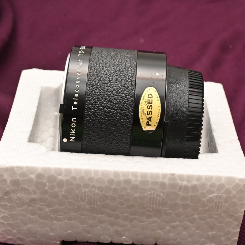 Nikon TELECONVERTER TC-200 F IN VERY GOOD COND. IN ORIGINAL BOX/ FUNGUS/ 4PARTS