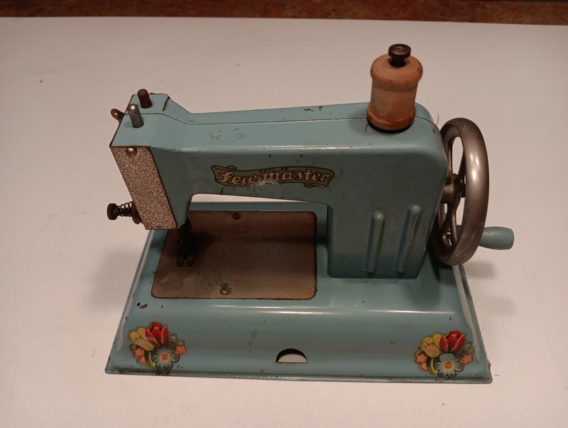 Vintage Kayanee, Sew Master, Child's Toy Sewing Machine