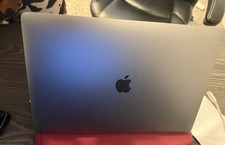 Apple MacBook Pro 15-inch 2016 Touch Bar 2.6 GHz Quad-Core Intel Core i7 256 GB