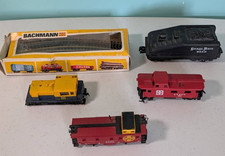 Model Train Components Tracks Cars Lot of 5 Items Track Has 8 Pieces