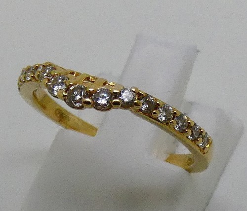 SOLID 18CT YELLOW GOLD NATURAL DIAMOND WEDDING/DRESS RING - SIZE J - Picture 3 of 11
