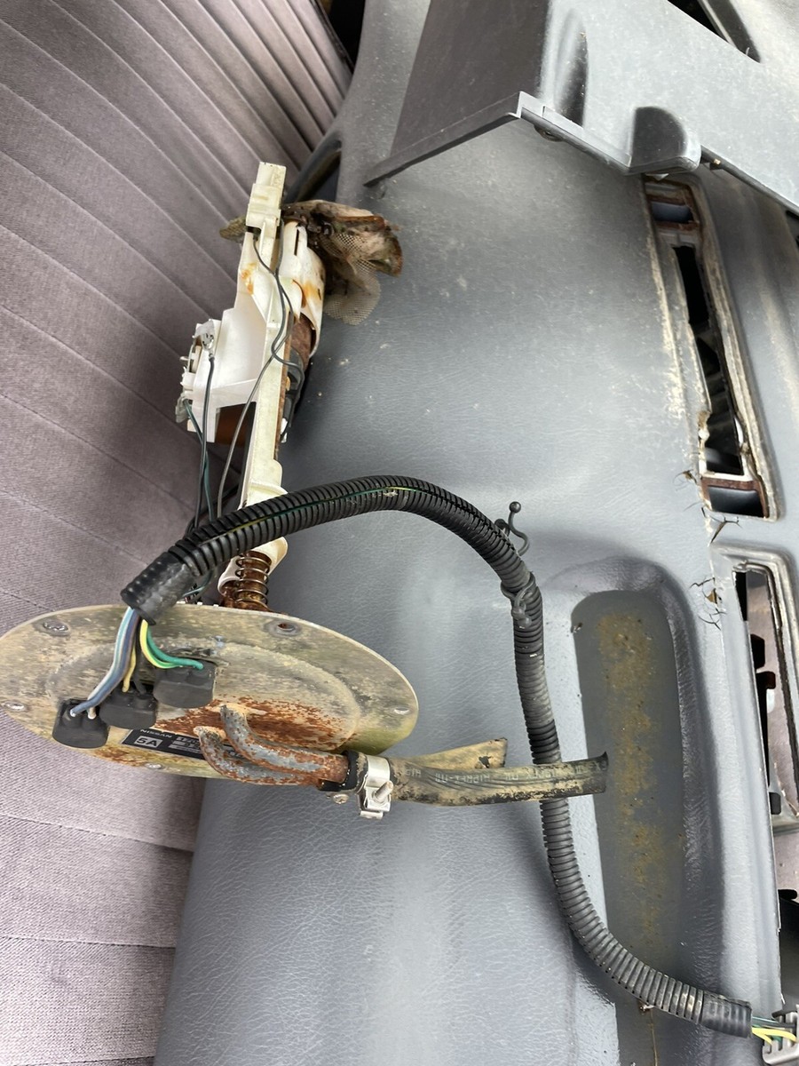 95-97 OEM nissan hardbody d21 fuel pump assembly sending