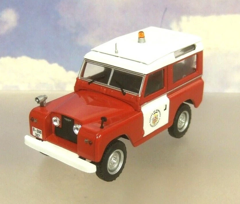 DIECAST 1/43 LAND ROVER S2 SERIES 2 SWB HARD BACK BOMBEROS BARCELONA FIRE DEPT. - Image 2 of 4